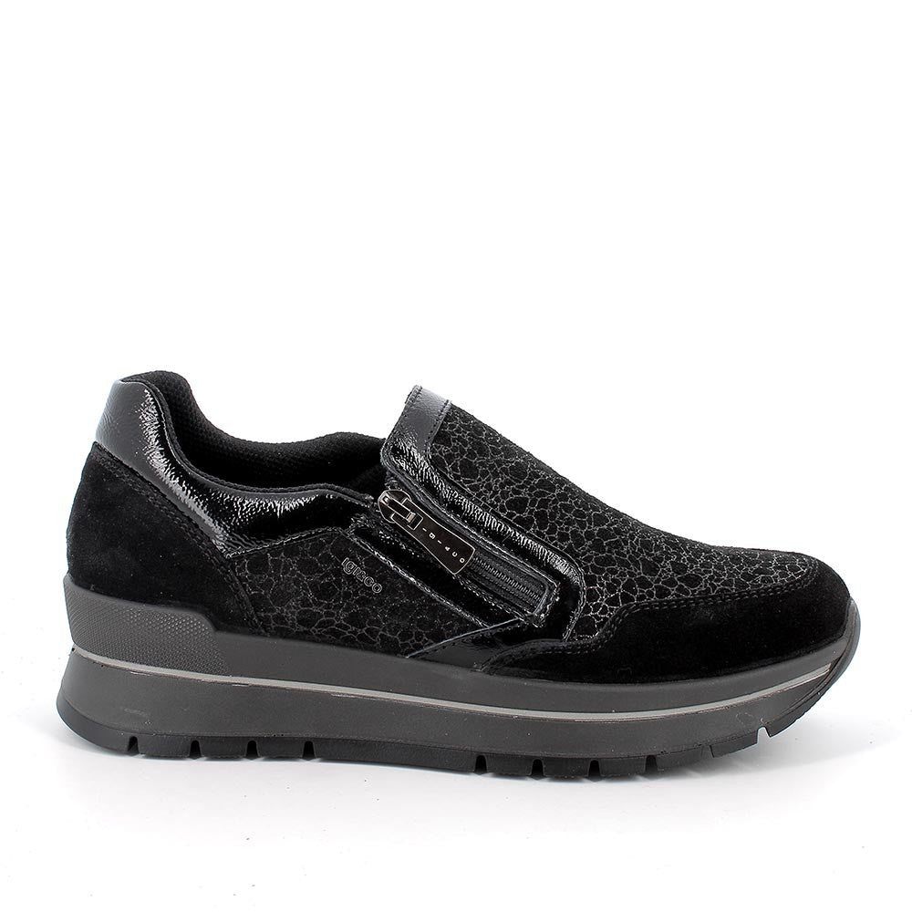 Sneakers nere laminato in pelle scamosciata con zeppa e zip laterale