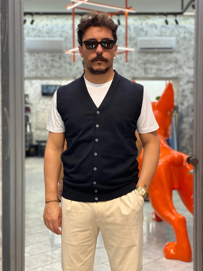 Gilet in maglia nero con scollo a V e chiusura frontale a bottoni