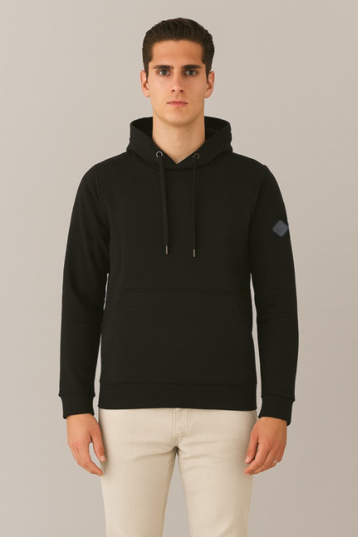 Felpa nera con cappuccio e patch gommata Markup
