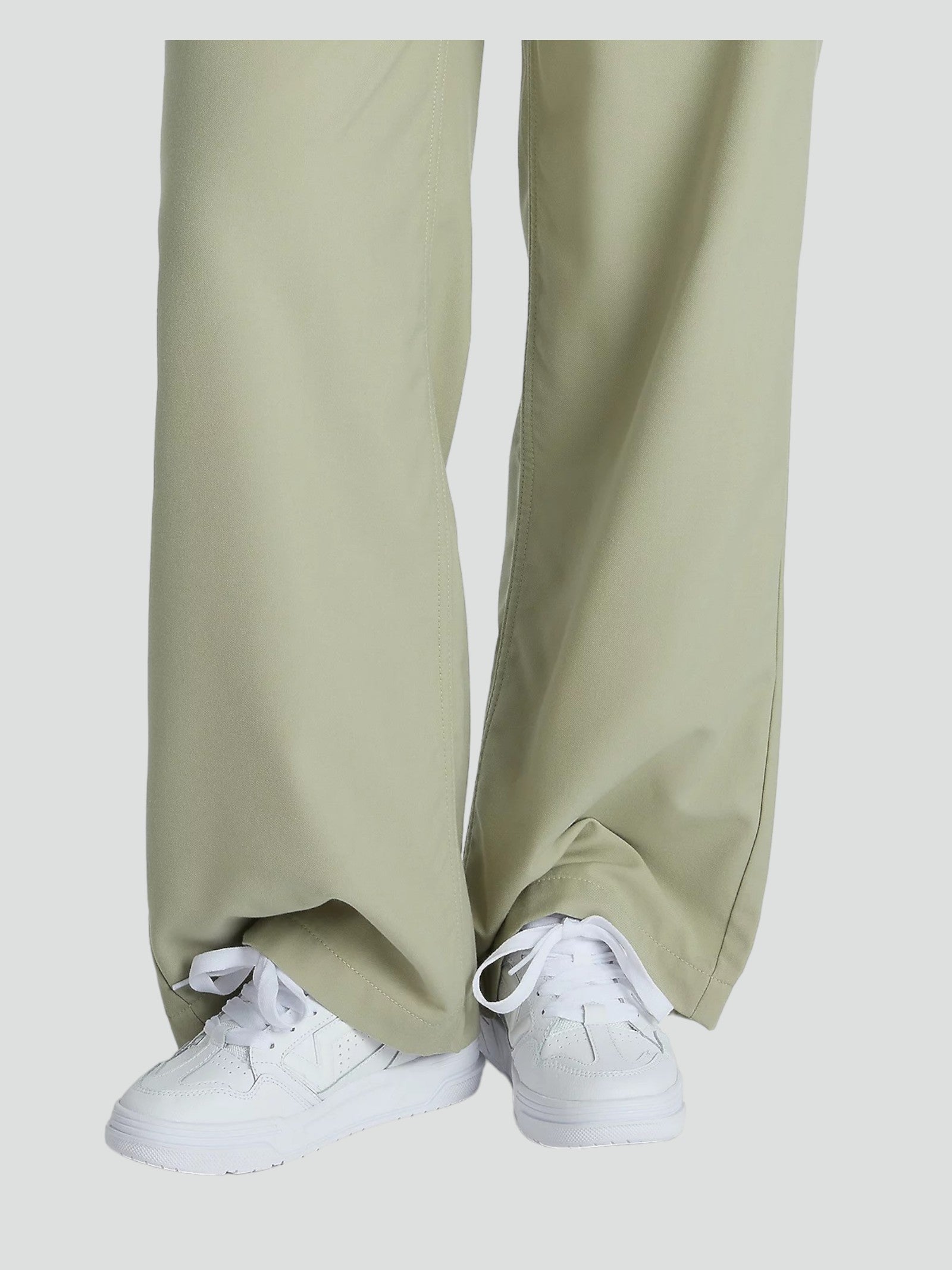 Sneakers "Upland" Bianche con Logo Flying V e Suola Spessa