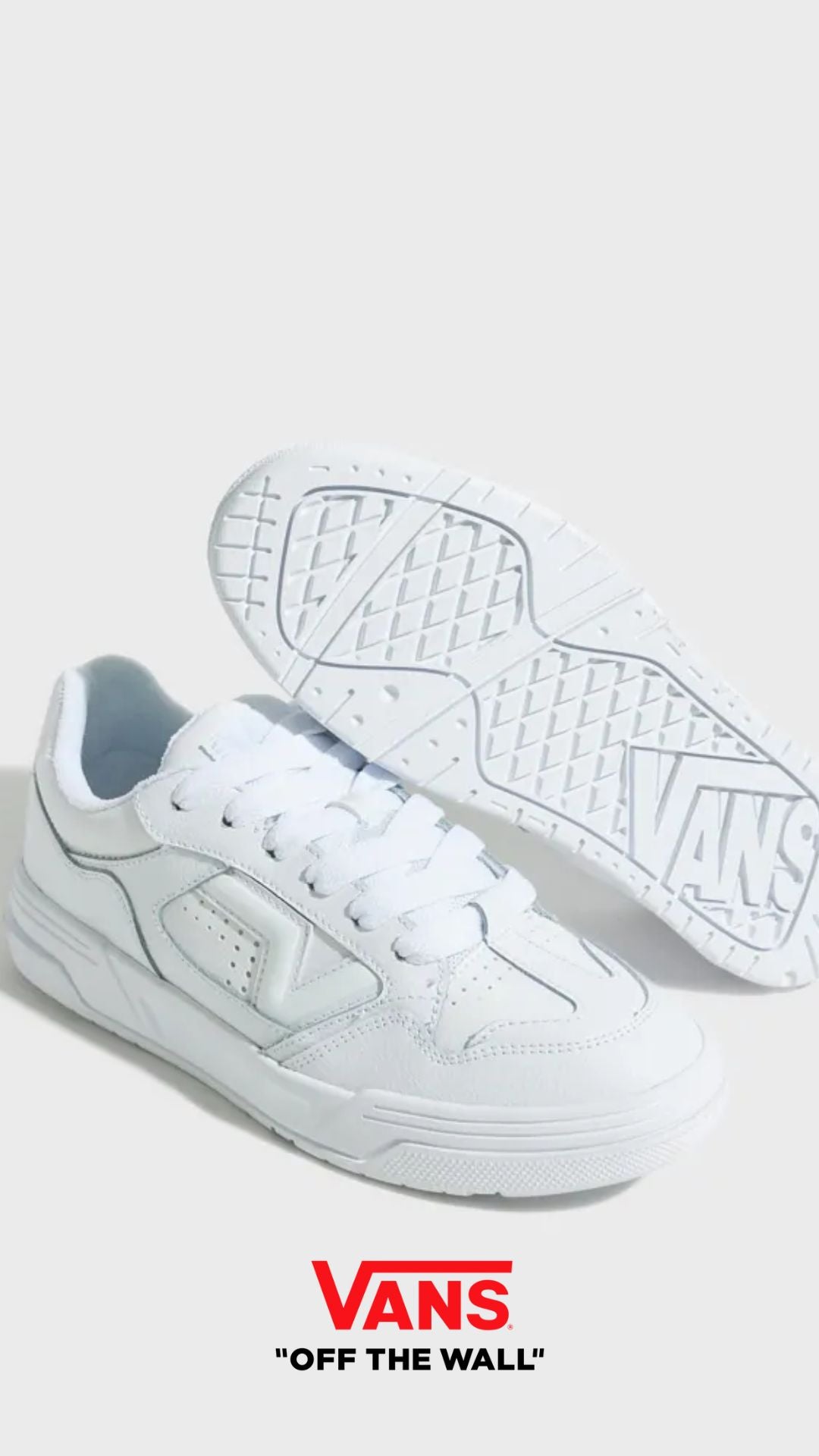 Sneakers "Upland" Bianche con Logo Flying V e Suola Spessa