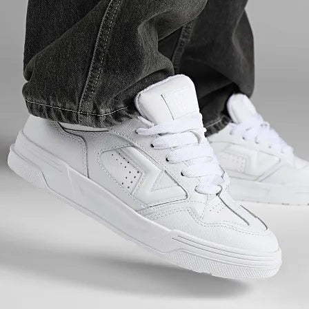 Sneakers "Upland" Bianche con Logo Flying V e Suola Spessa