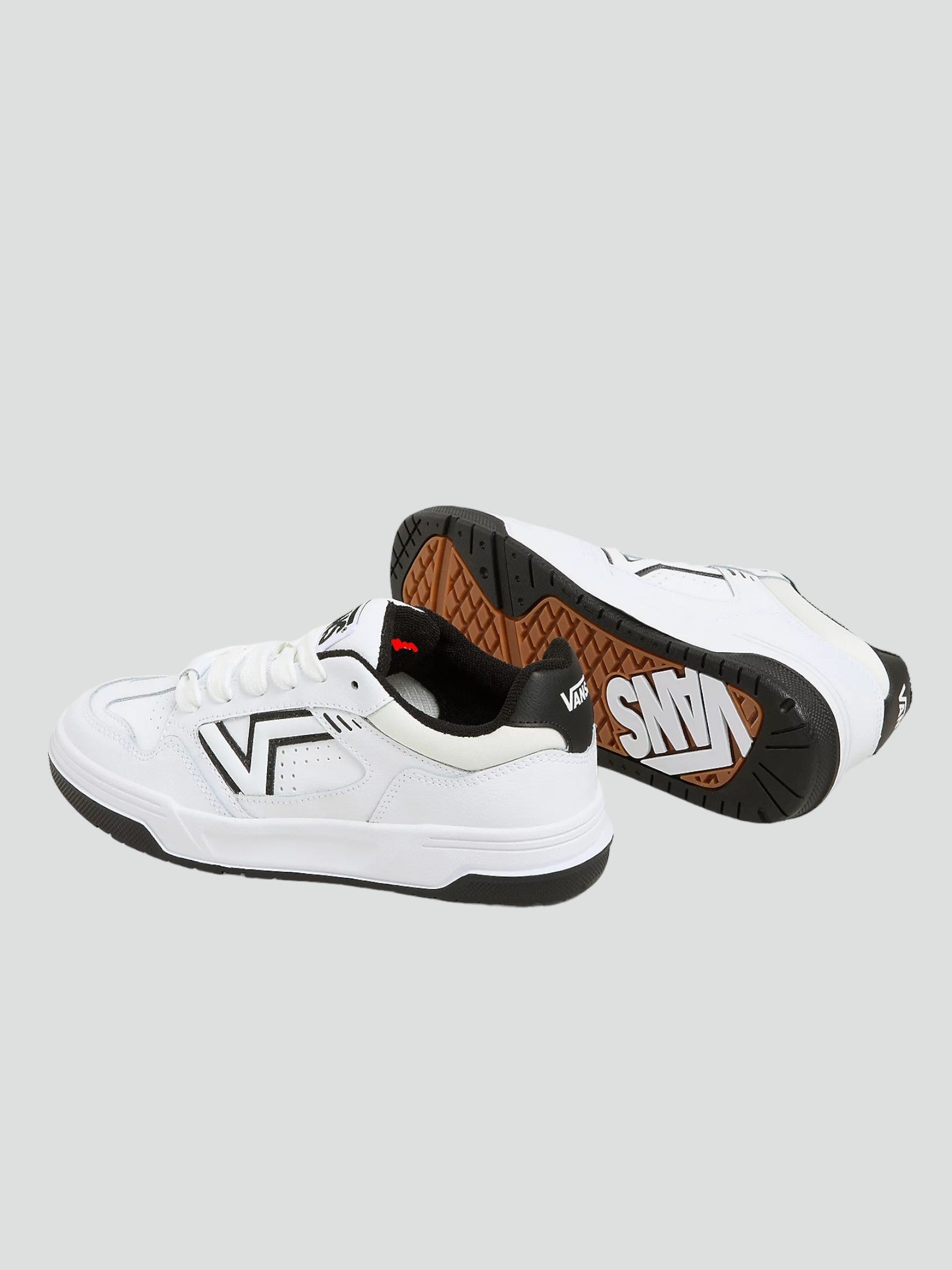 Sneakers "Upland" Bianche e Nere con Logo Flying V e Suola Spessa