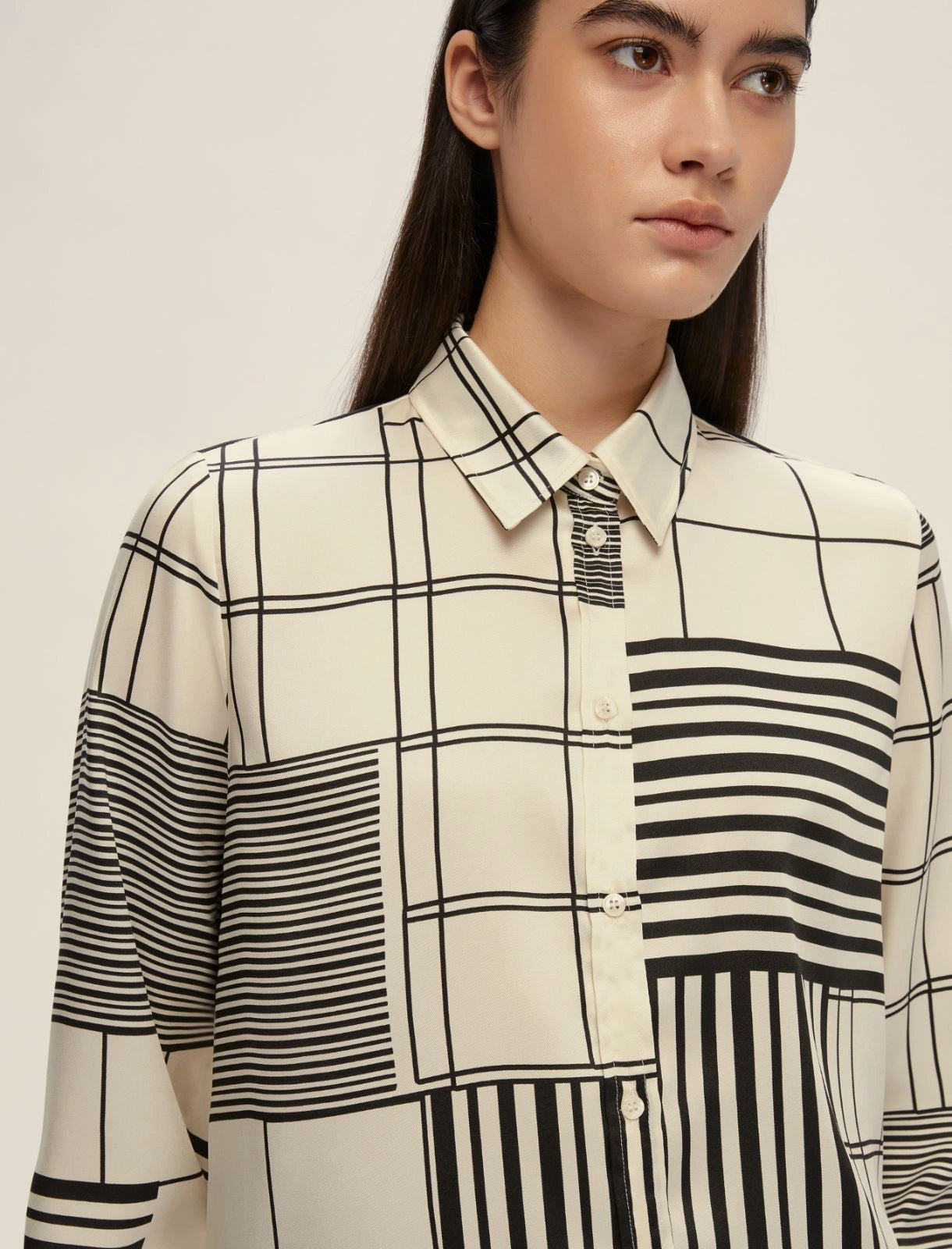 Camicia "Biagio" con Stampa Astratta su Fondo Burro in Twill Leggero