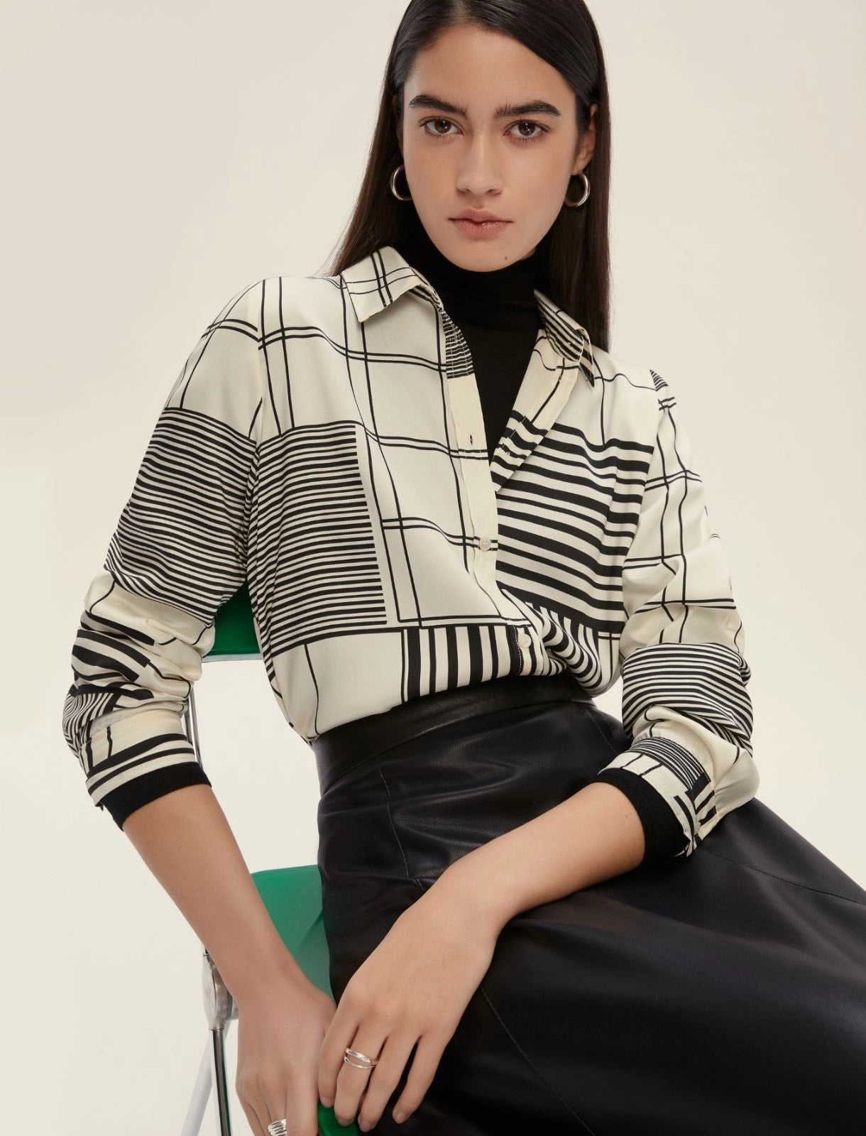 Camicia "Biagio" con Stampa Astratta su Fondo Burro in Twill Leggero
