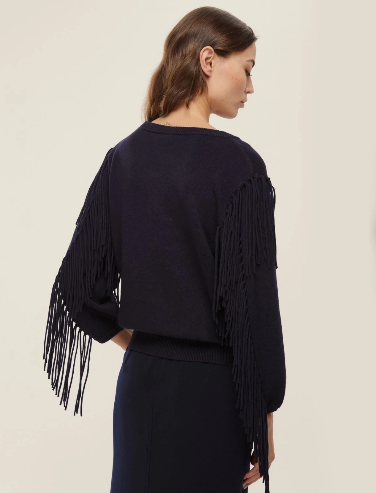 Maglia "Falco" blu in Viscosa Stretch con Frange e Scollo a Barca
