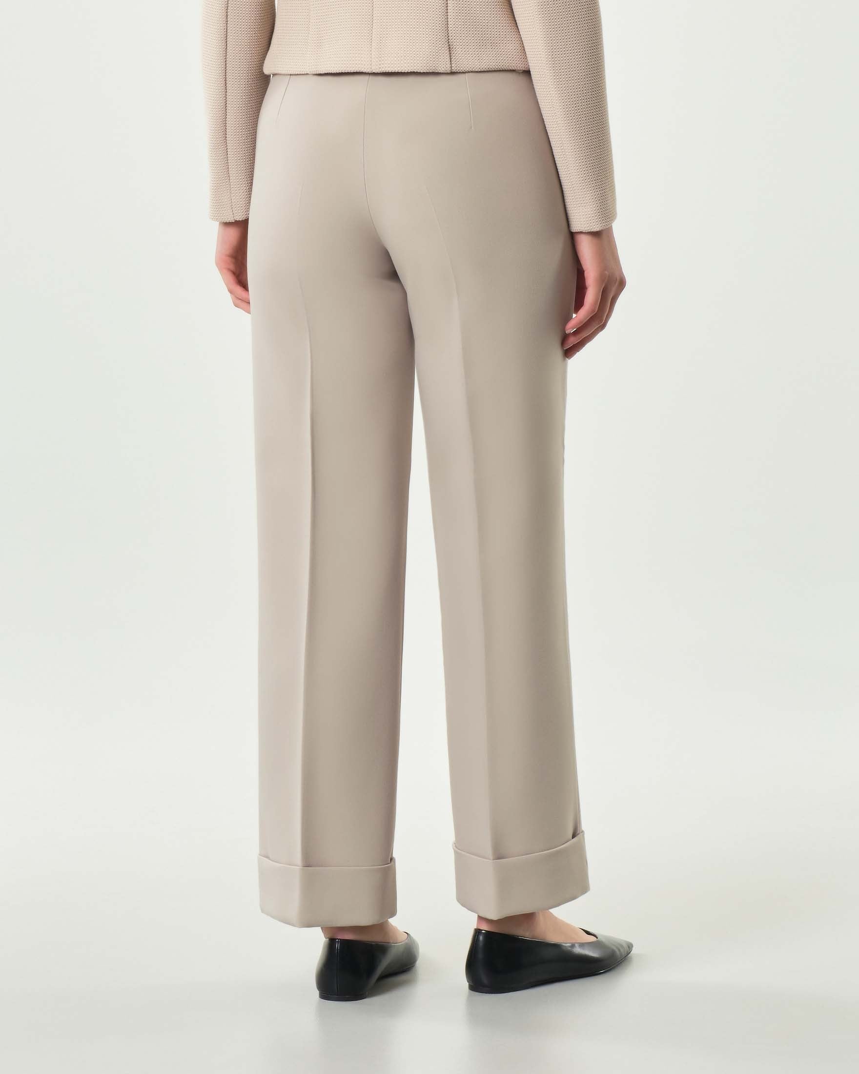 Pantalone dritto stretch "Favore" color cachà con piega stirata e risvolto