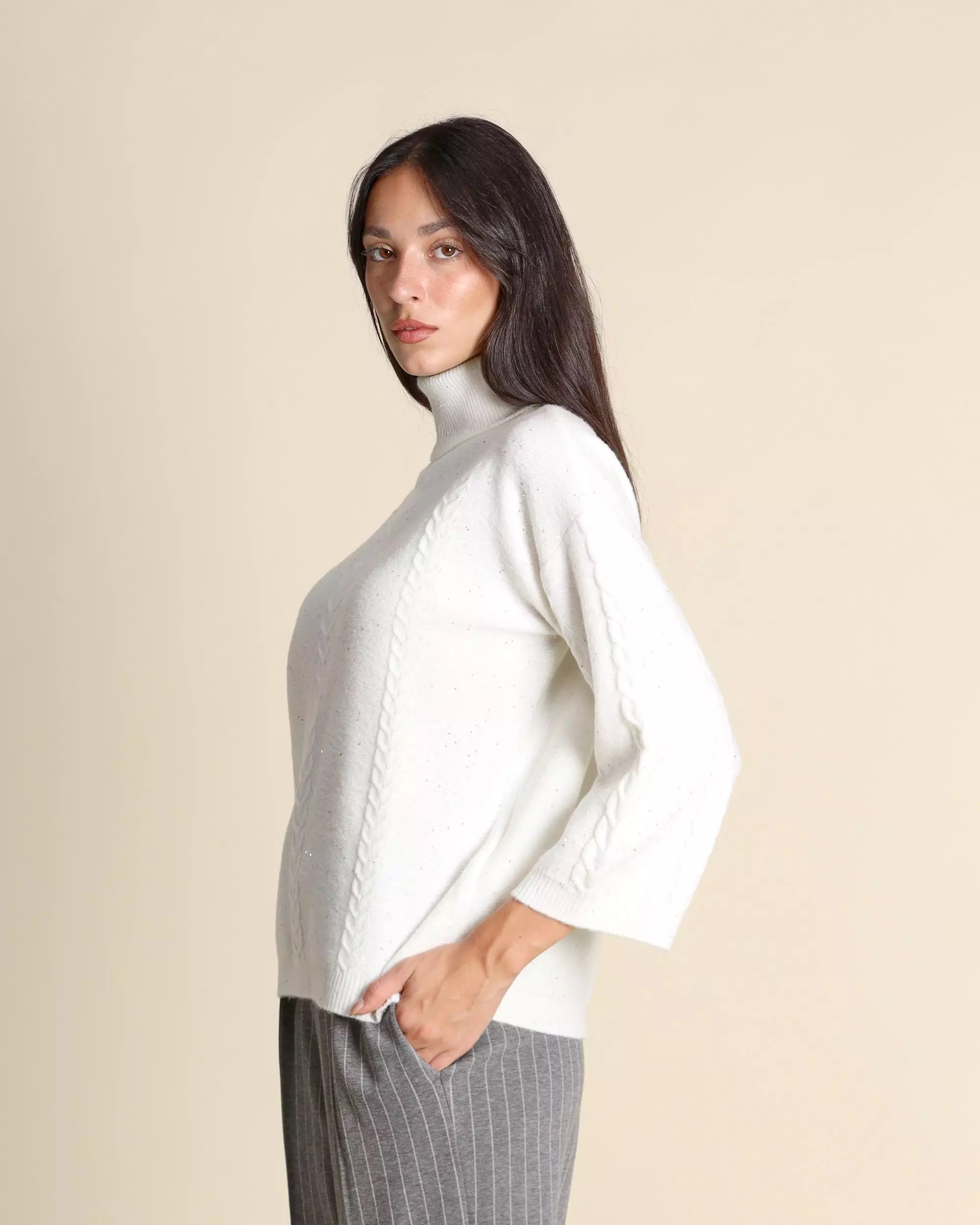 Maglia dolcevita "Lido" Bianca Svasata in Filato Comfy con Paillettes