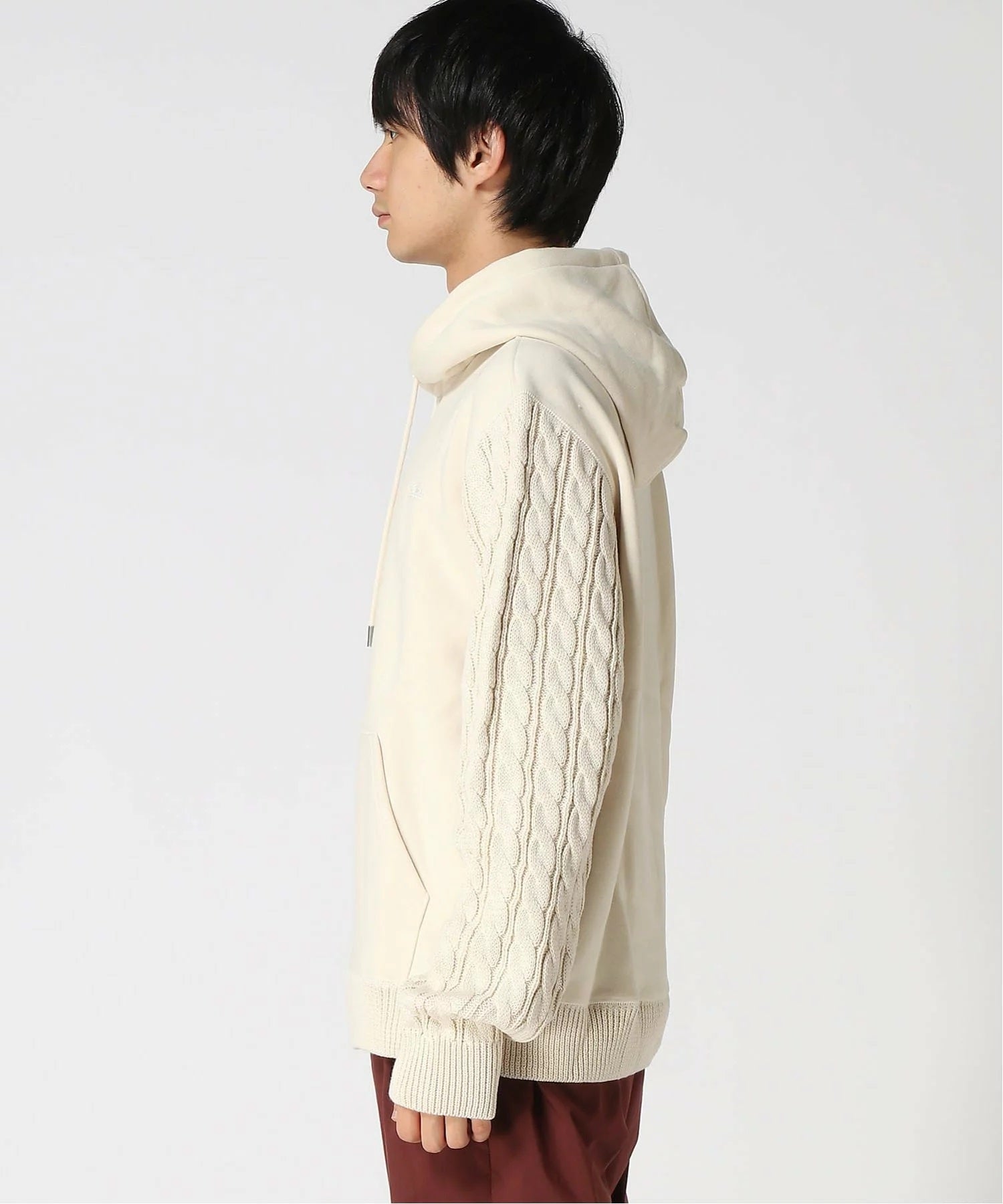 Felpa Guess "Contrast Sleeves Hoodie" Beige con Cappuccio