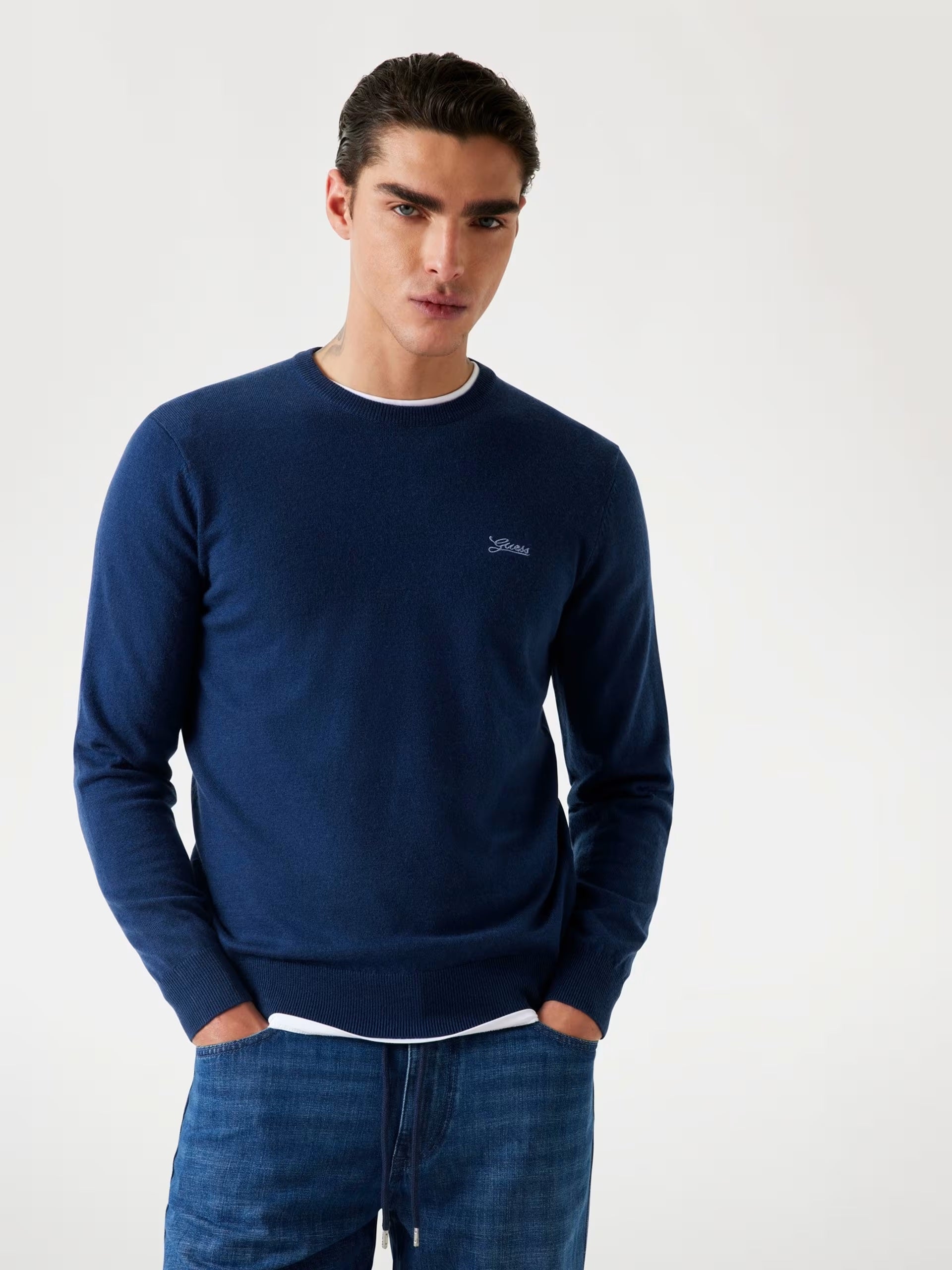 Maglione Blu "Daniel" in Seta-Lana con Girocollo e Logo Guess bianco