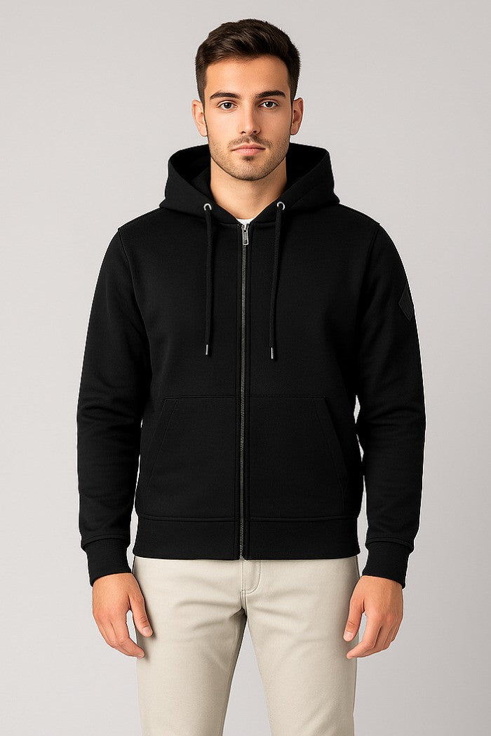 Felpa con cappuccio da uomo nera con zip e tasche frontali