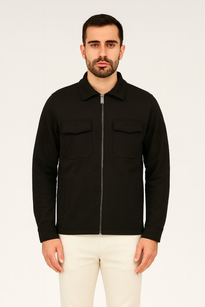 Overshirt da uomo nera in felpa con zip argento e tasche sul petto