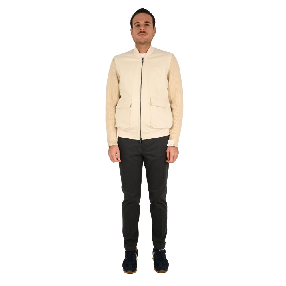 Overshirt uomo color latte in tessuto diagonale con maniche in maglia