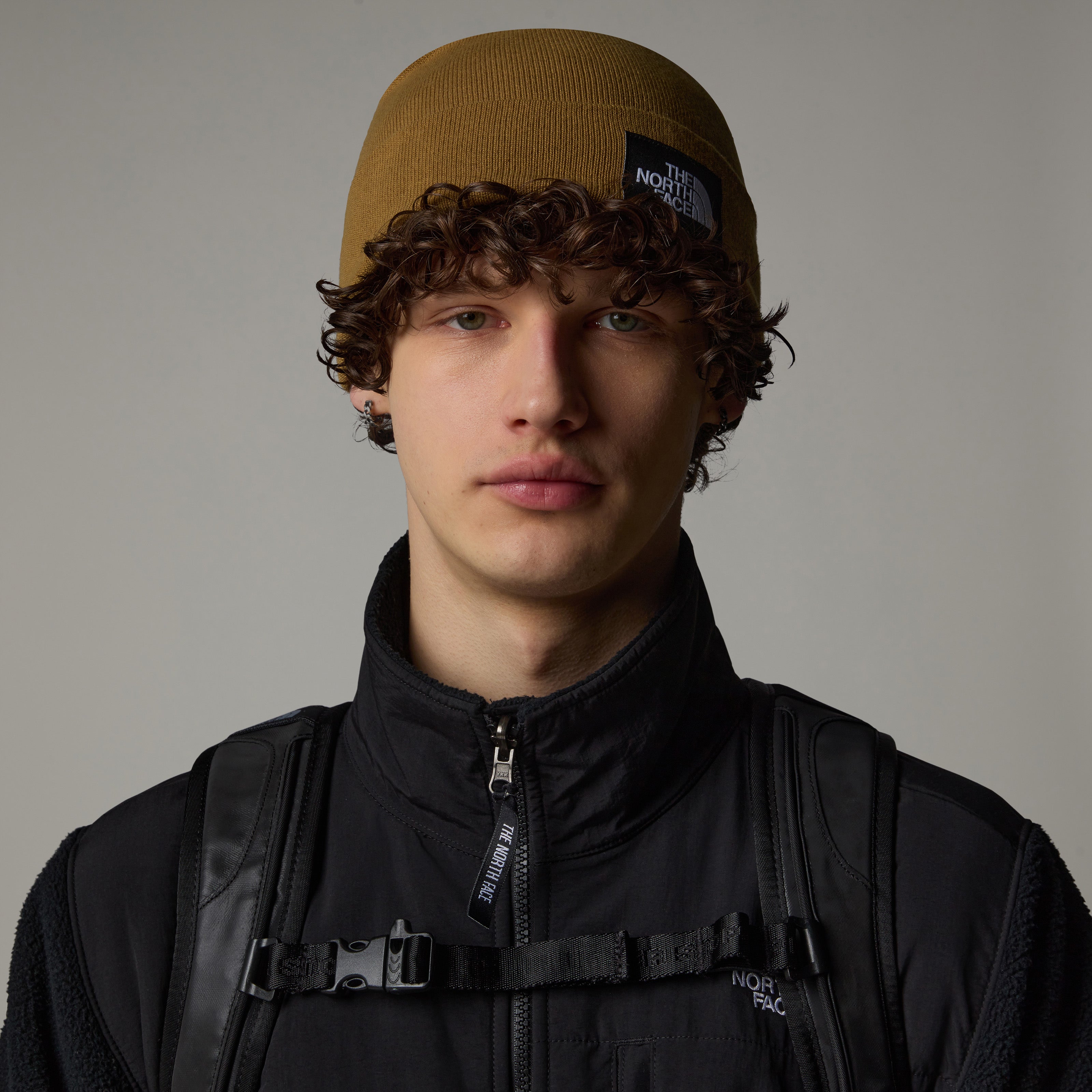 Cappello in Maglia Fine "Dock Worker" marrone con risvolto
