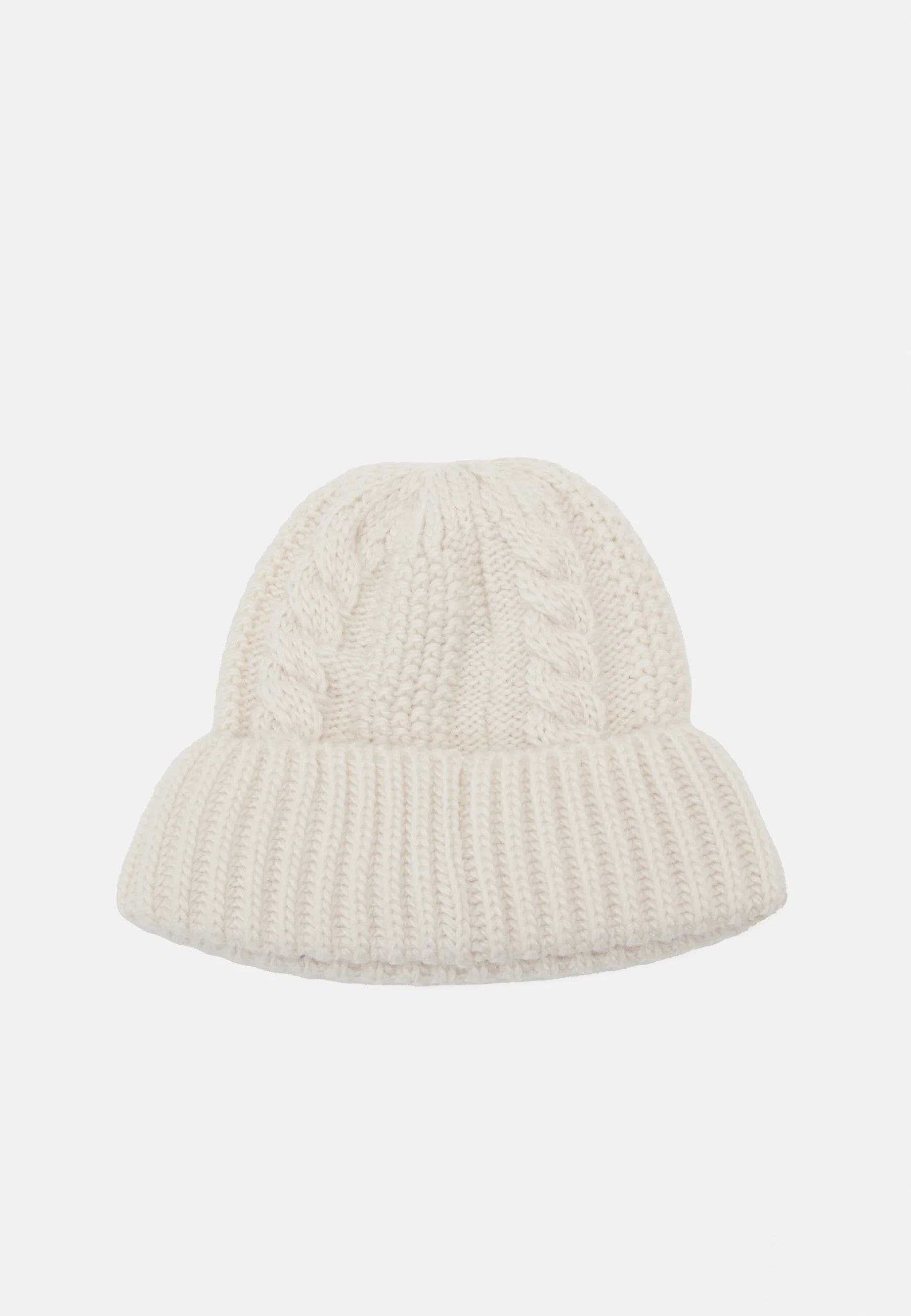 Cappello "Oh-Mega" bianco in maglia riciclata con lavorazione a trecce