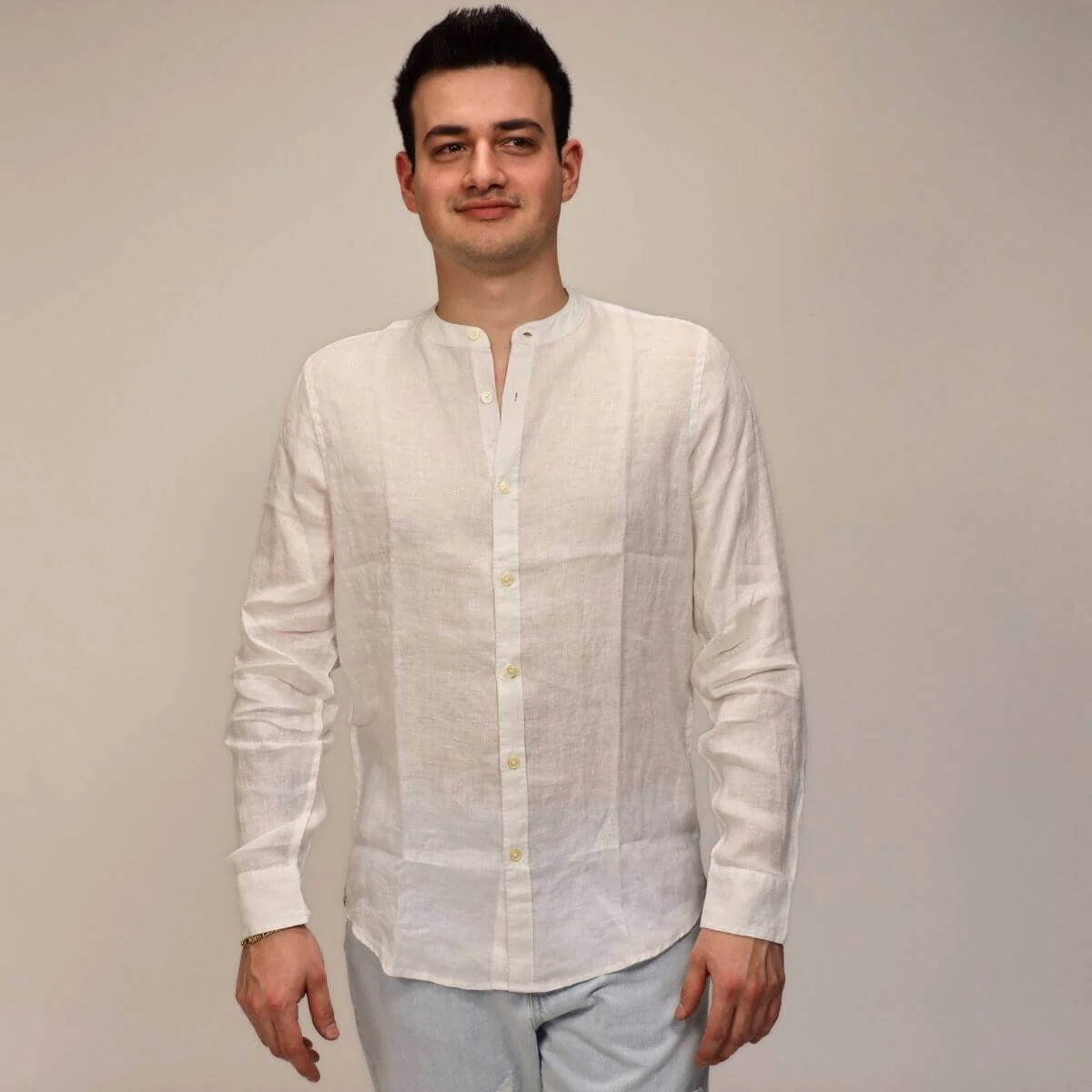 Camicia Bianca con Collo Coreana in 100% Lino a Maniche Lunghe