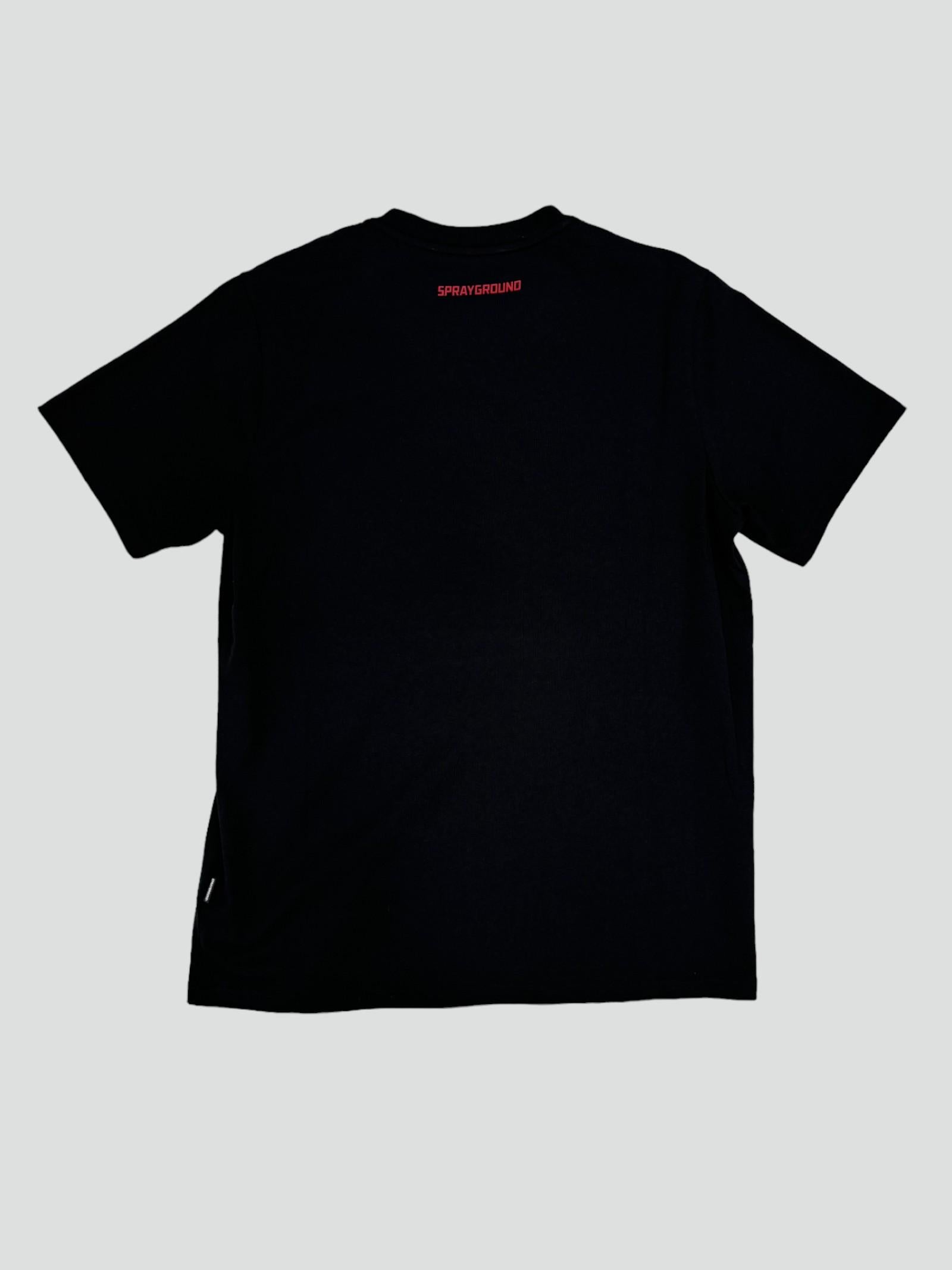 T-shirt "Jacquard Insert" Nera con Grafica Shark e Dettagli in Rilievo