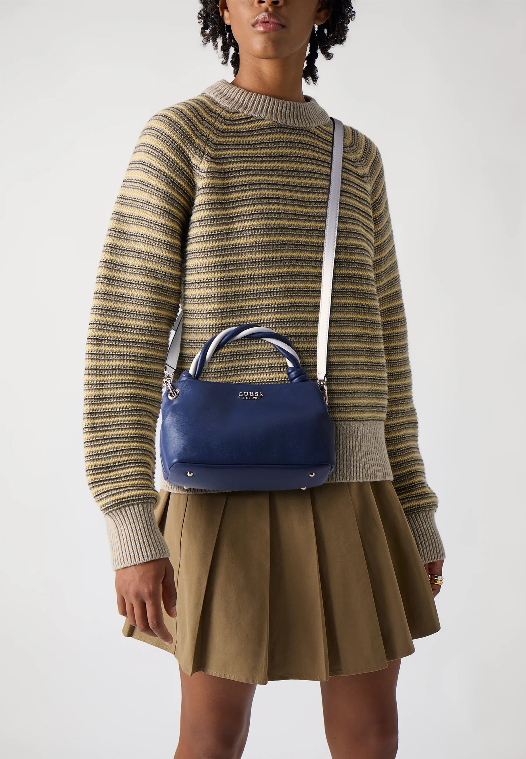 Mini borsa a mano Guess "Cruise Vibe" blu con manici intrecciati