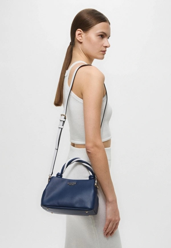Mini borsa a mano Guess "Cruise Vibe" blu con manici intrecciati