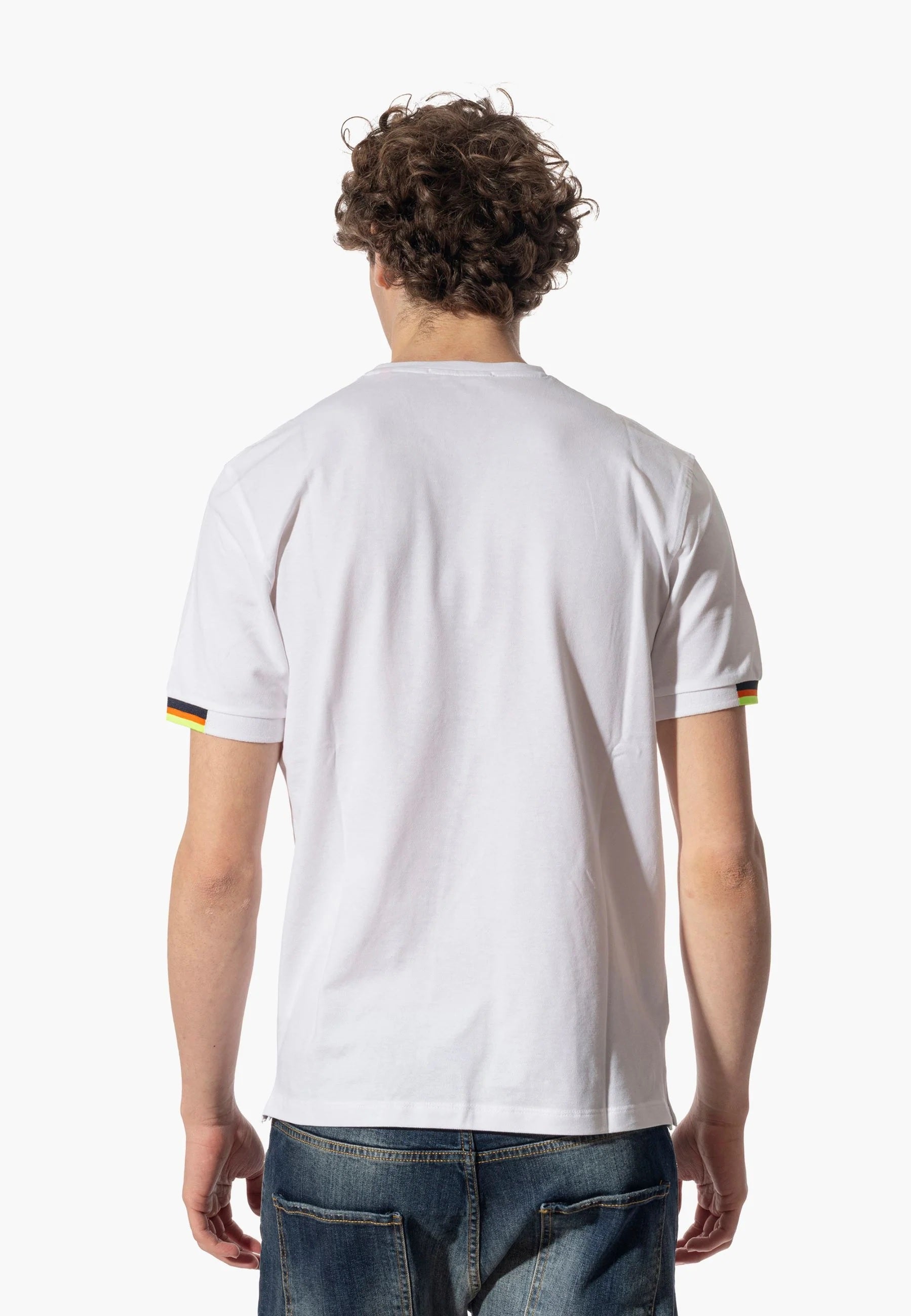 t.shirt bianca con taschino con dettagli a contrasto