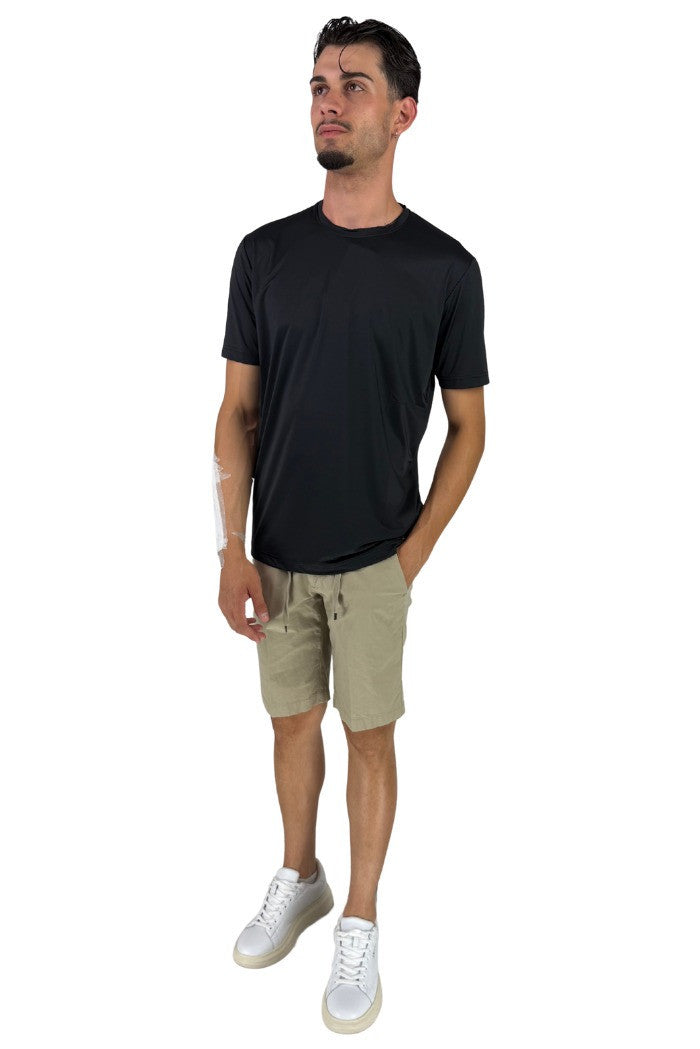 T-shirt nera in Tessuto Antipiega "No Iron"