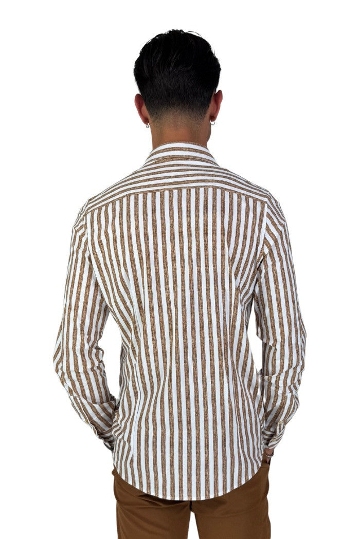 Camicia a Righe color tabacco con Collo Italiano e Maniche Lunghe