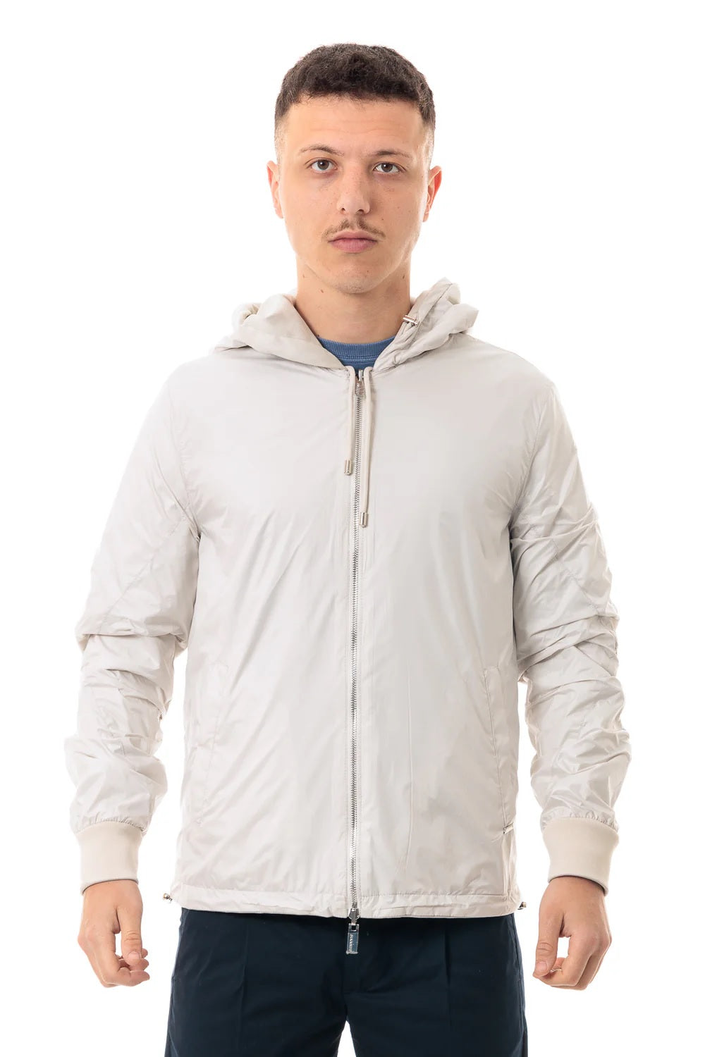 Giubbino con cappuccio in tessuto nylon goffrato beige