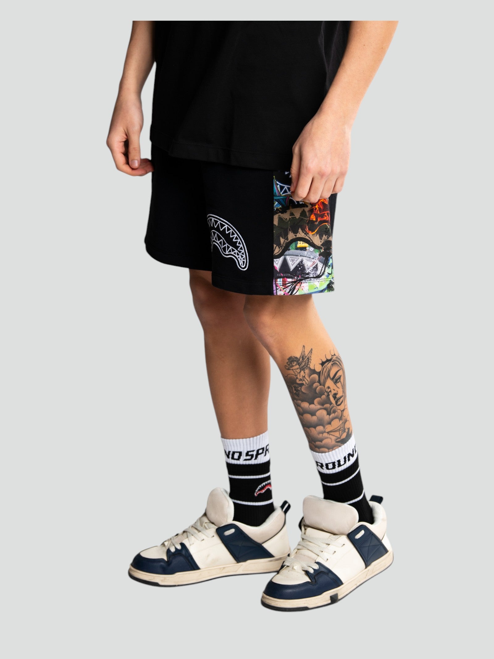 Shorts "All The Shark" Neri con Inserti Multicolor e Ricamo Logo