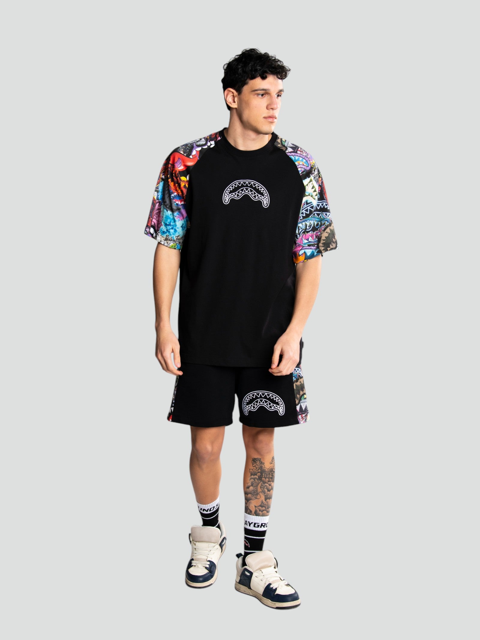 Shorts "All The Shark" Neri con Inserti Multicolor e Ricamo Logo
