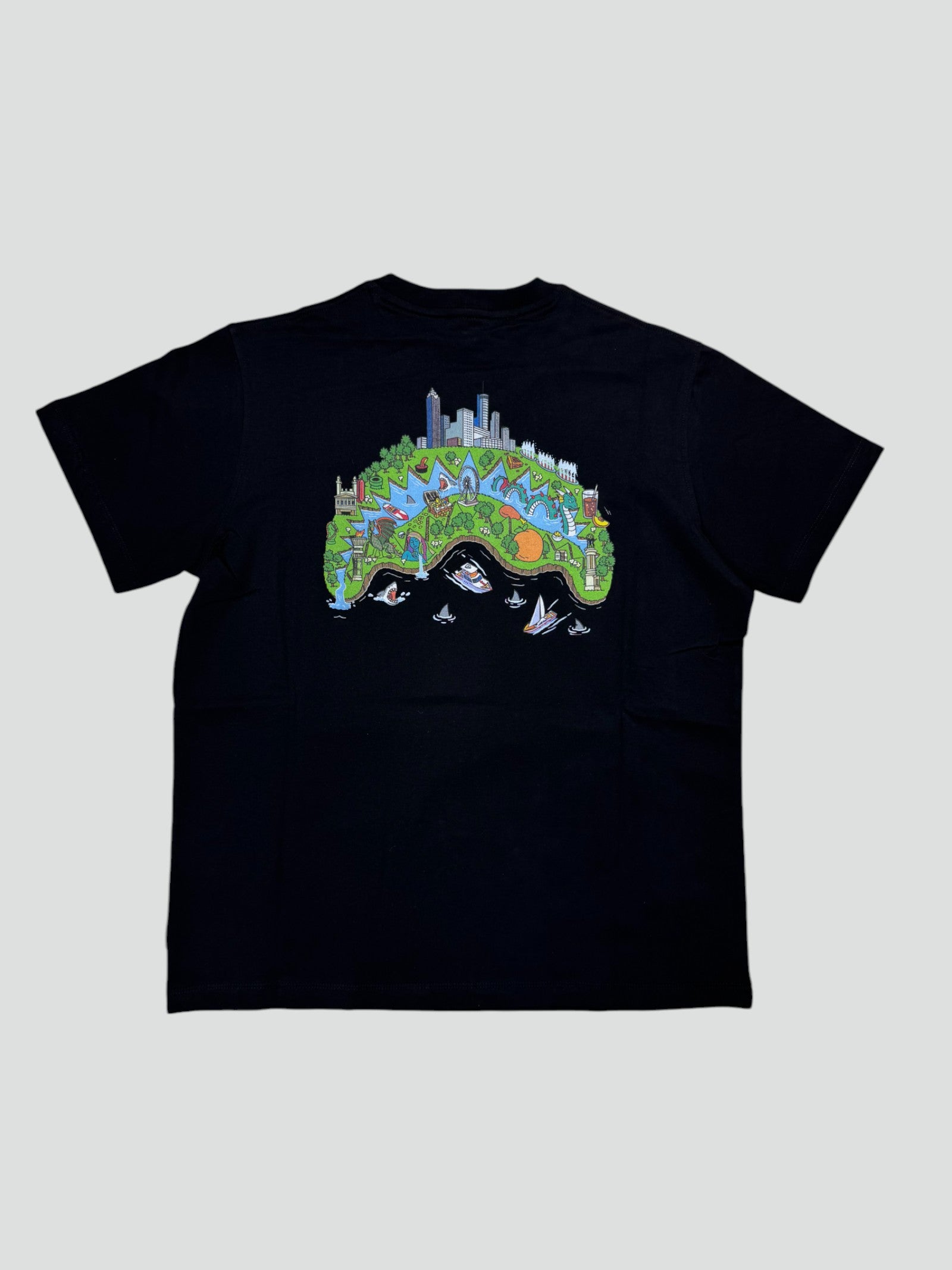 T-shirt "Shark in Atlanta" Nera con Stampa Digitale Fronte e Retro