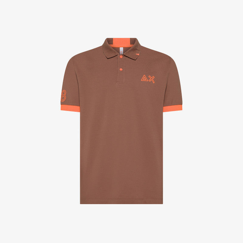 Polo Marrone SUN68 con Dettagli Fluo e Logo XL Ricamato