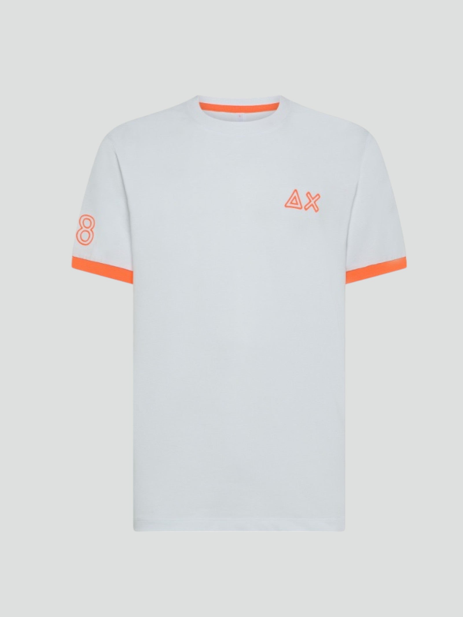 T-shirt bianca da uomo con dettagli arancio fluo e logo a contrasto