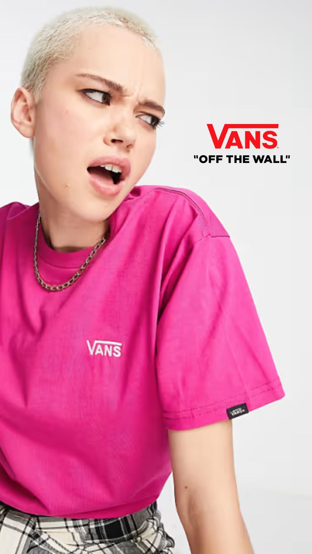 T-shirt "P5Q" Fucsia con Mini Skate Ricamato Cropped in Cotone
