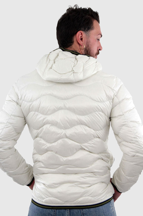 Piumino bianco "Wave" con Trapuntatura a Onde e Cappuccio 