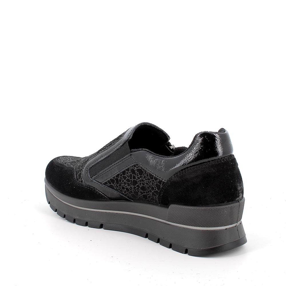 Sneakers nere laminato in pelle scamosciata con zeppa e zip laterale 