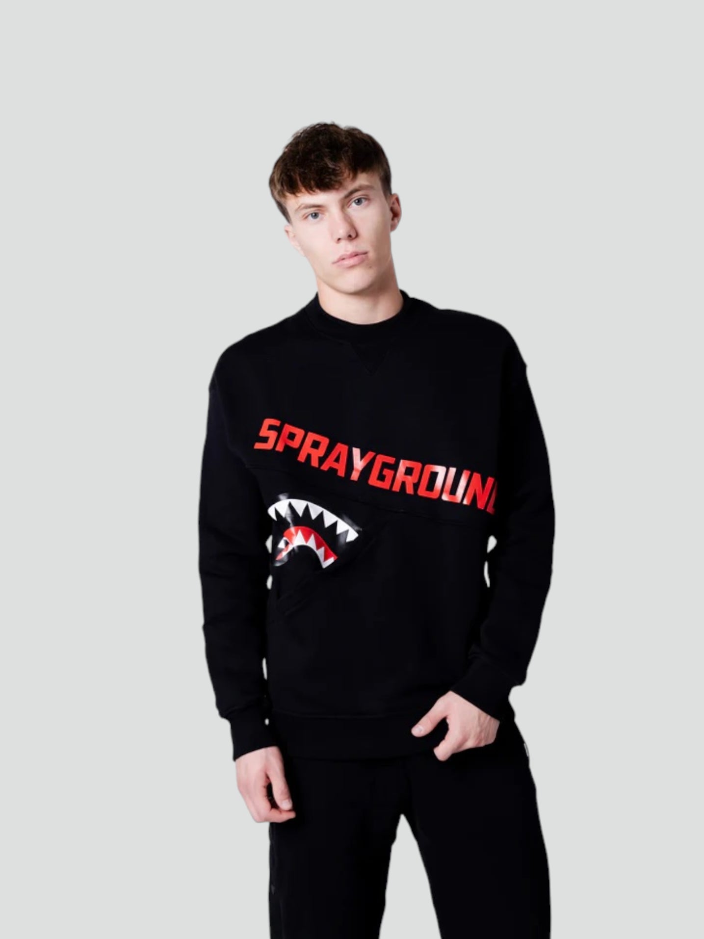 Felpa Nera "Shark Diagonal Pocket" con Tasca Obliqua 