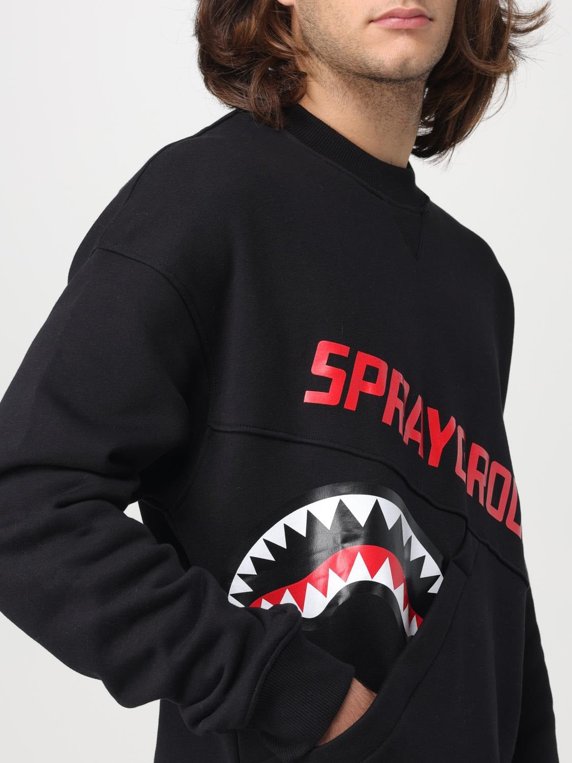 Felpa Nera "Shark Diagonal Pocket" con Tasca Obliqua 