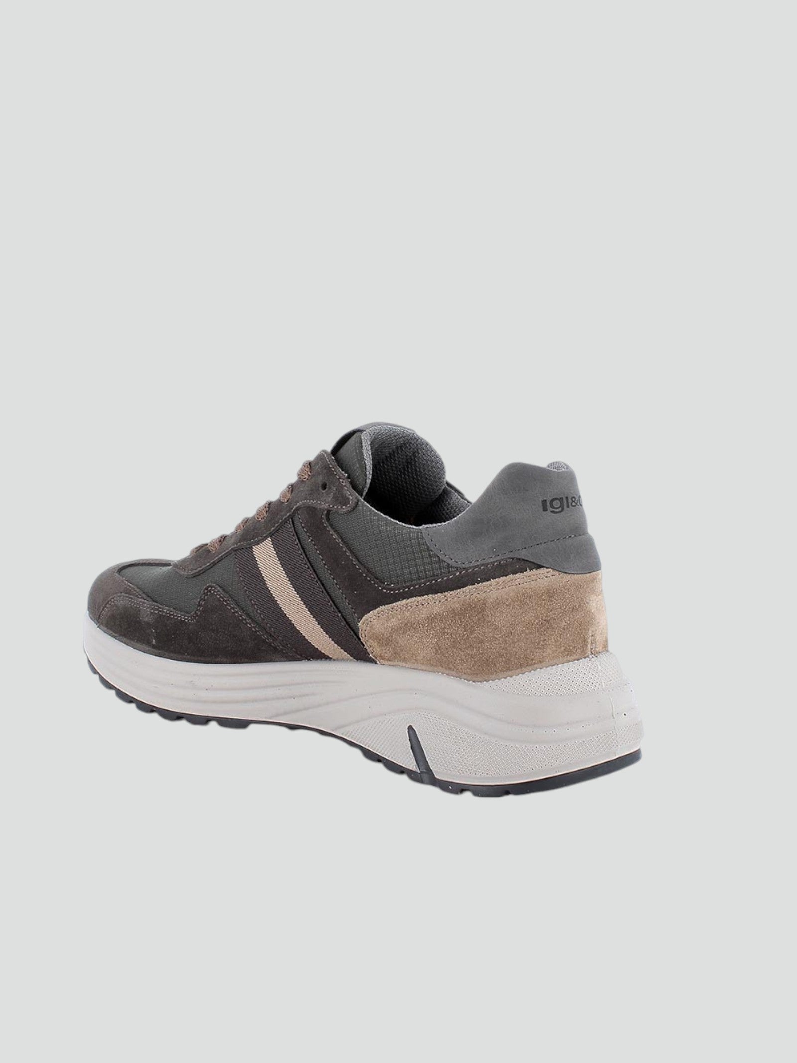 Sneakers caffè in pelle scamosciata con plantare memory foam 