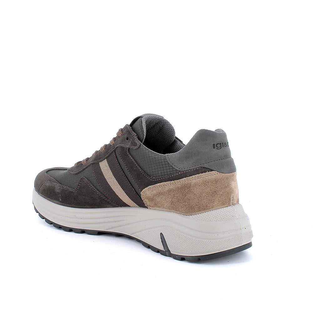 Sneakers caffè in pelle scamosciata con plantare memory foam 