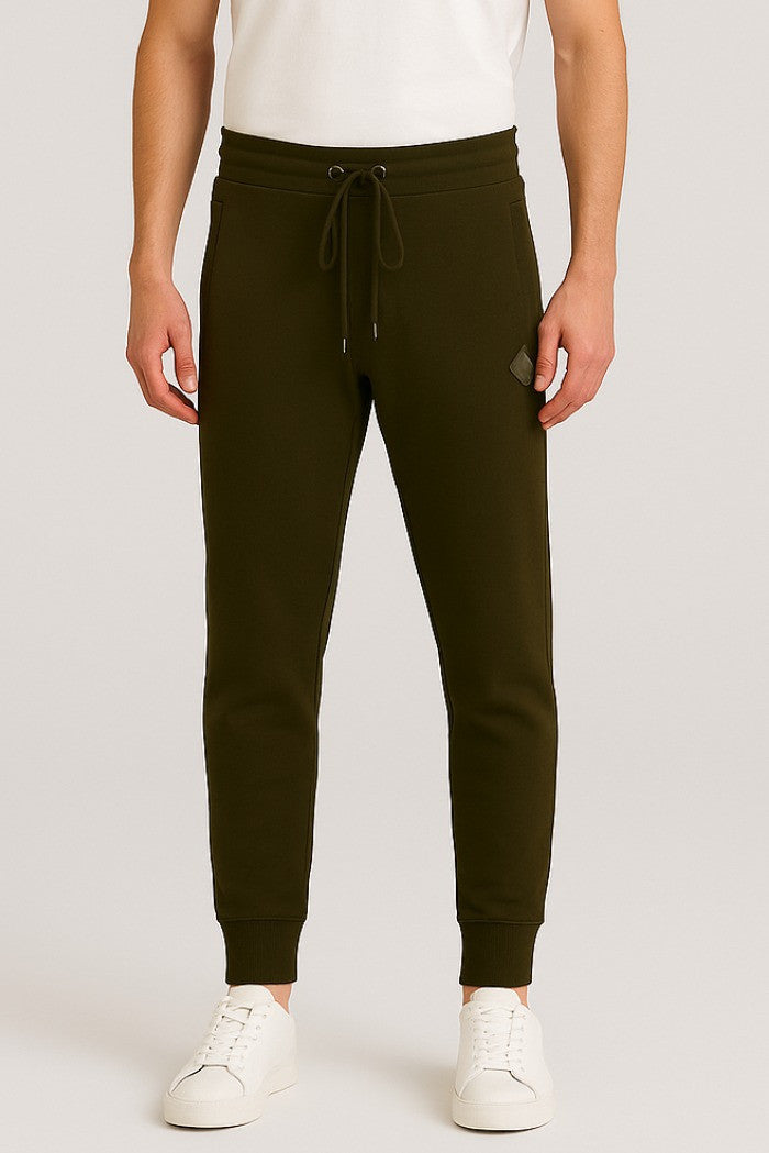 Pantaloni tuta verde militare con patch gommata e fondo elasticizzato 