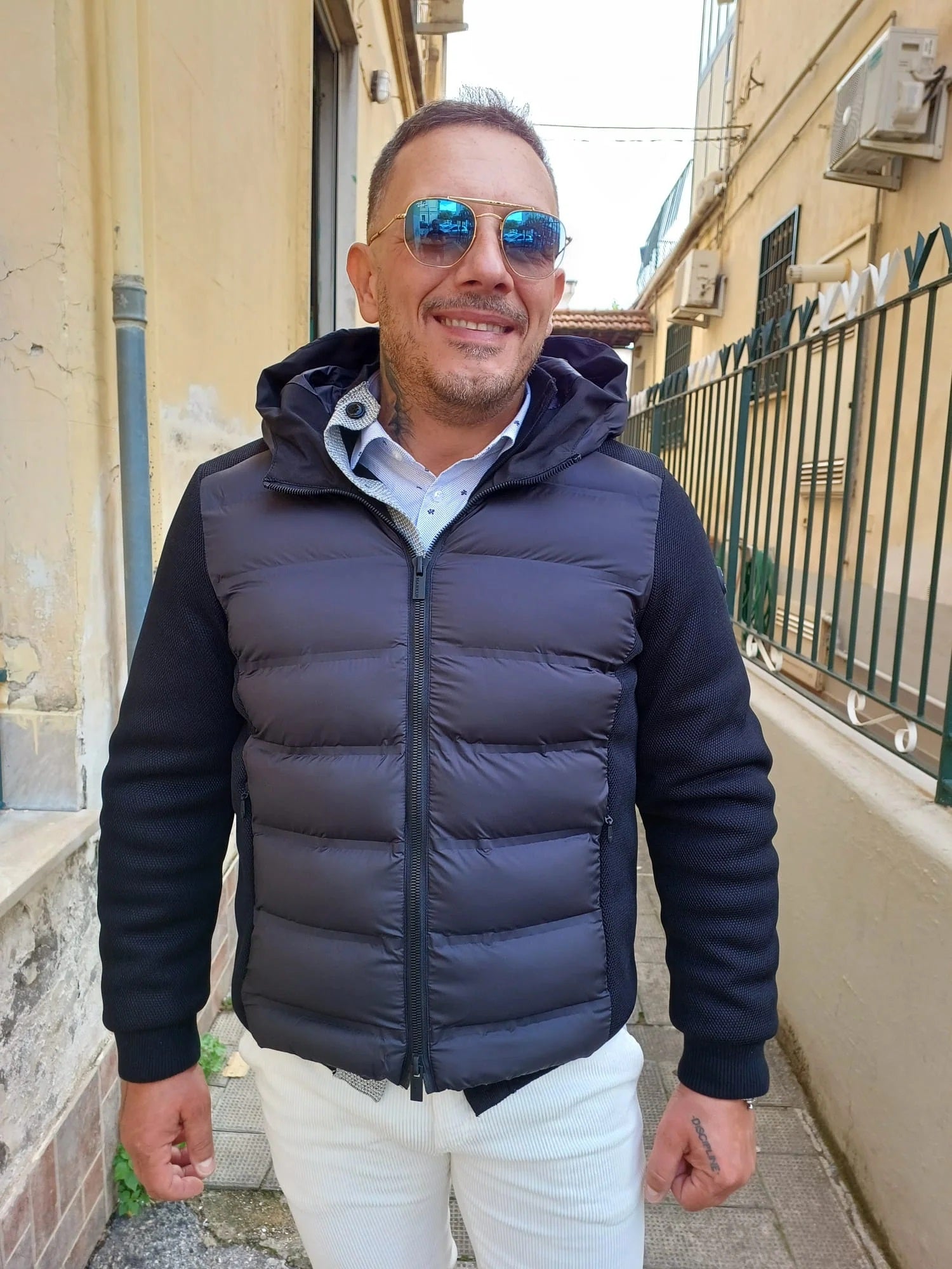 Giubbino Corto blu con Cappuccio in Maglia Tecnica 