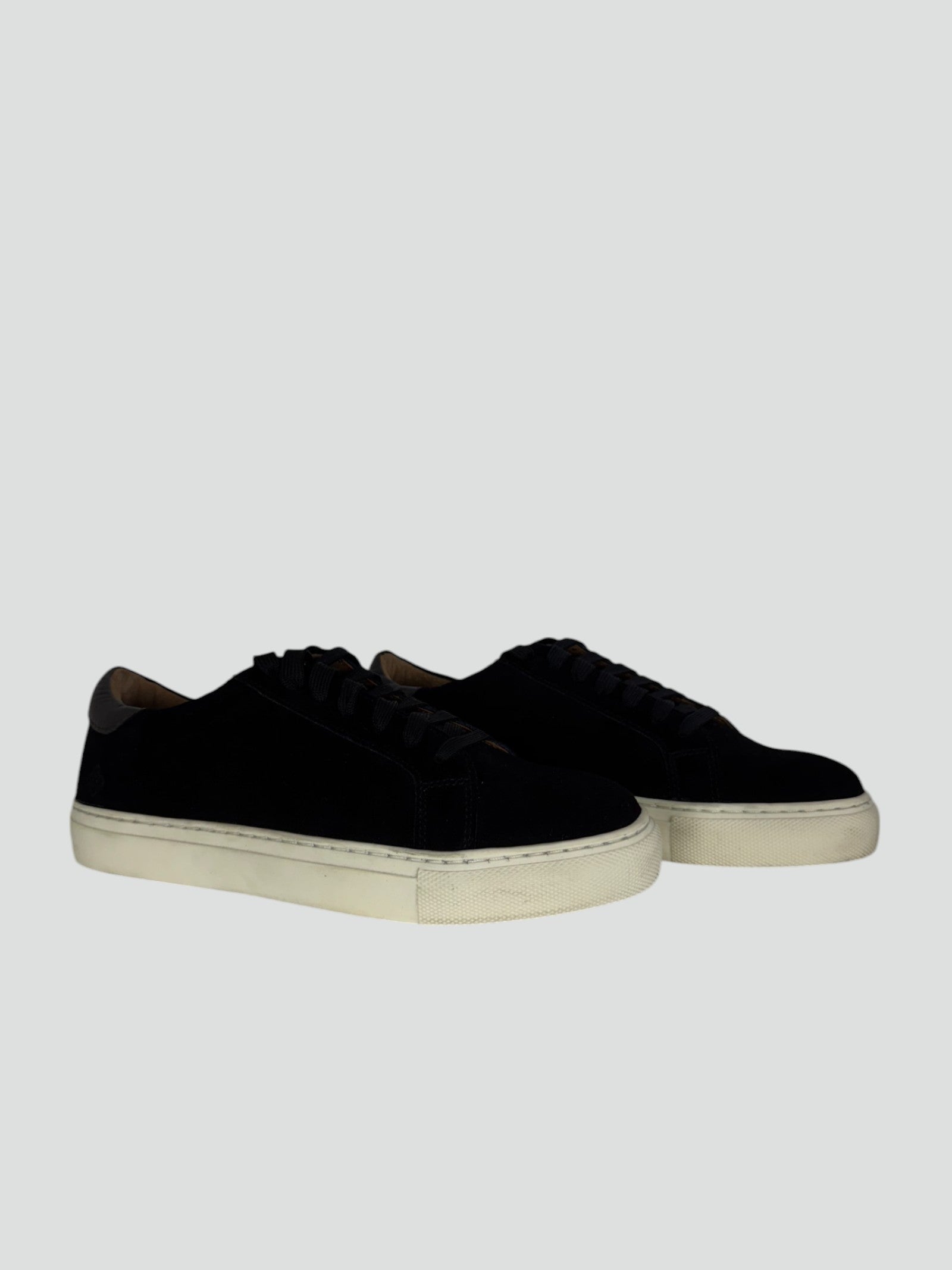 sneakers in suede nere con gomma bianca 