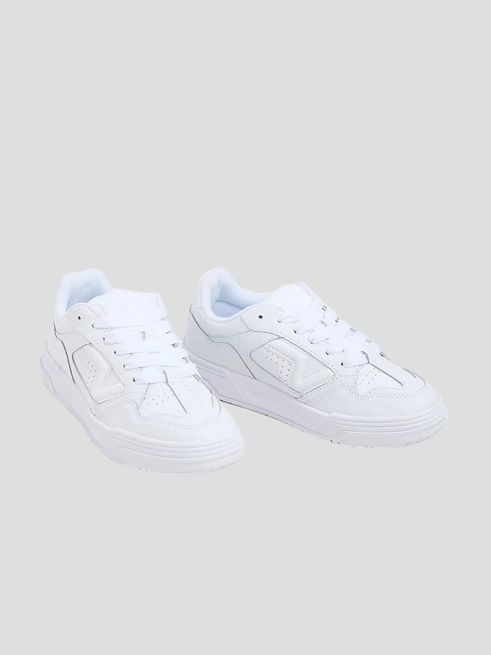 Sneakers "Upland" Bianche con Logo Flying V e Suola Spessa 