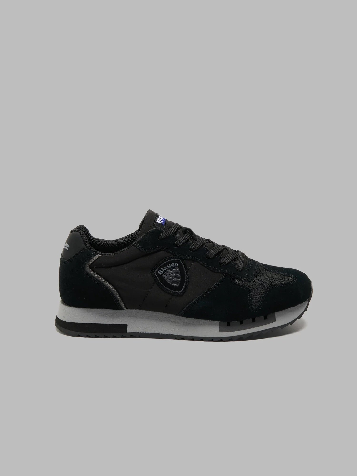 Sneaker "Queens" Nere in Tessuto e Pelle Scamosciata 