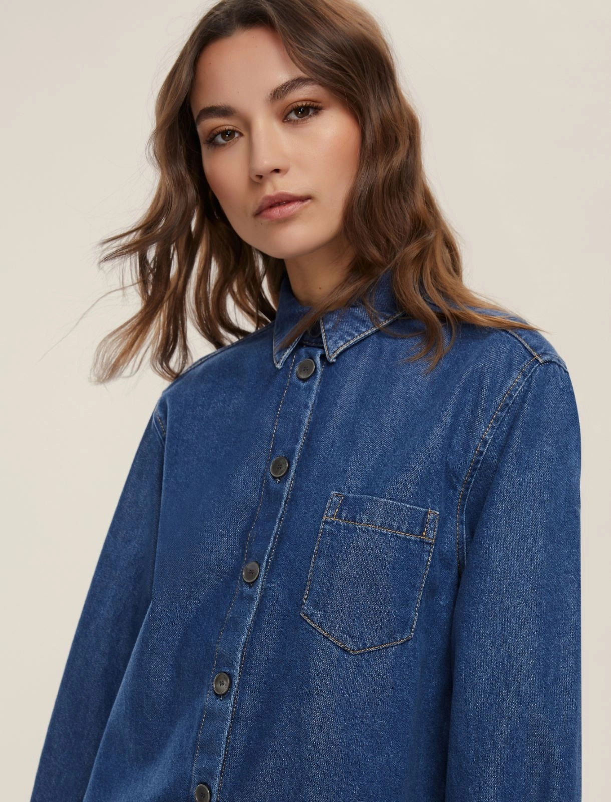 Camicia in Denim Blu Jeans "Bea" con Bottoni a Contrasto 