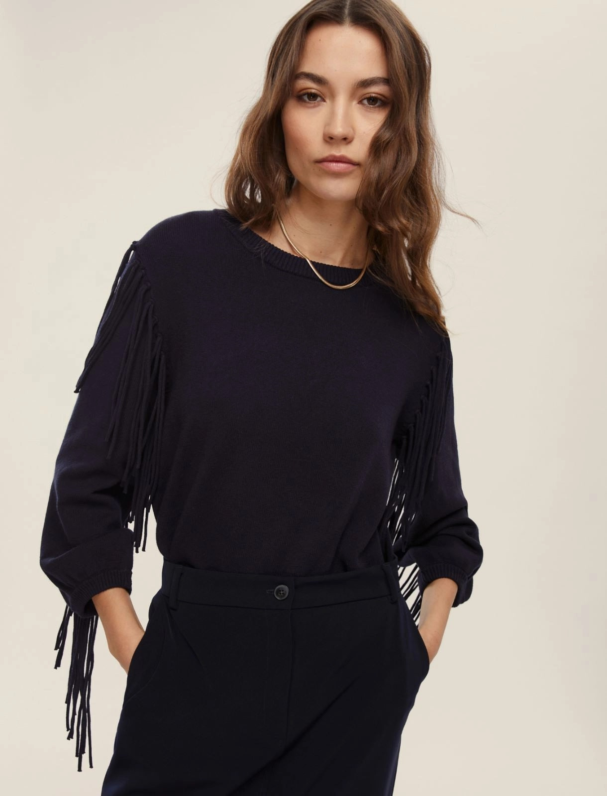 Maglia "Falco" blu in Viscosa Stretch con Frange e Scollo a Barca 