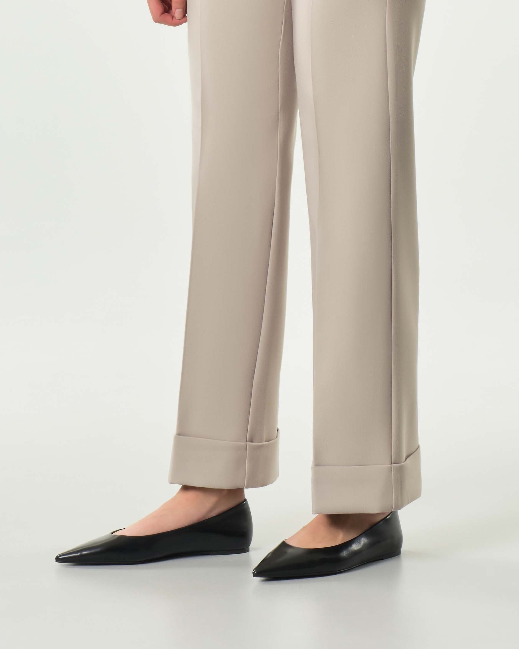 Pantalone dritto stretch "Favore" color cachà con piega stirata e risvolto 