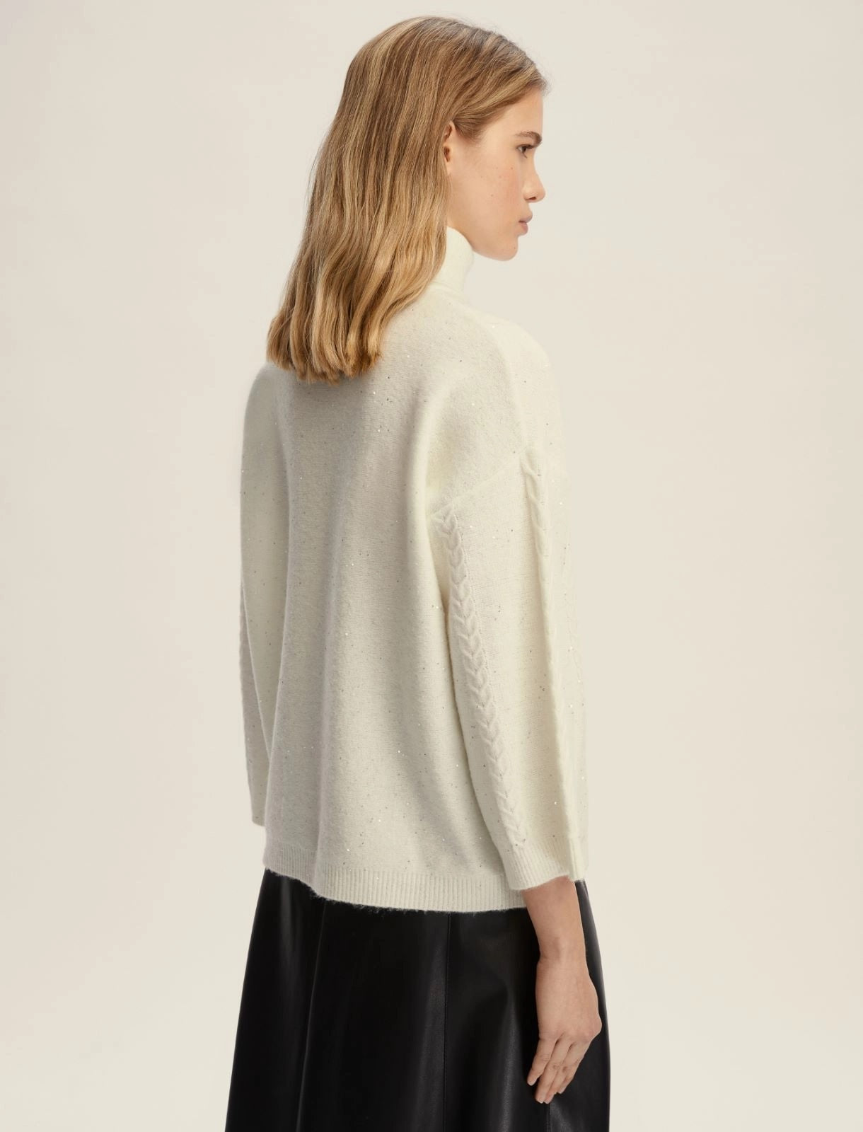 Maglia dolcevita "Lido" Bianca Svasata in Filato Comfy con Paillettes 
