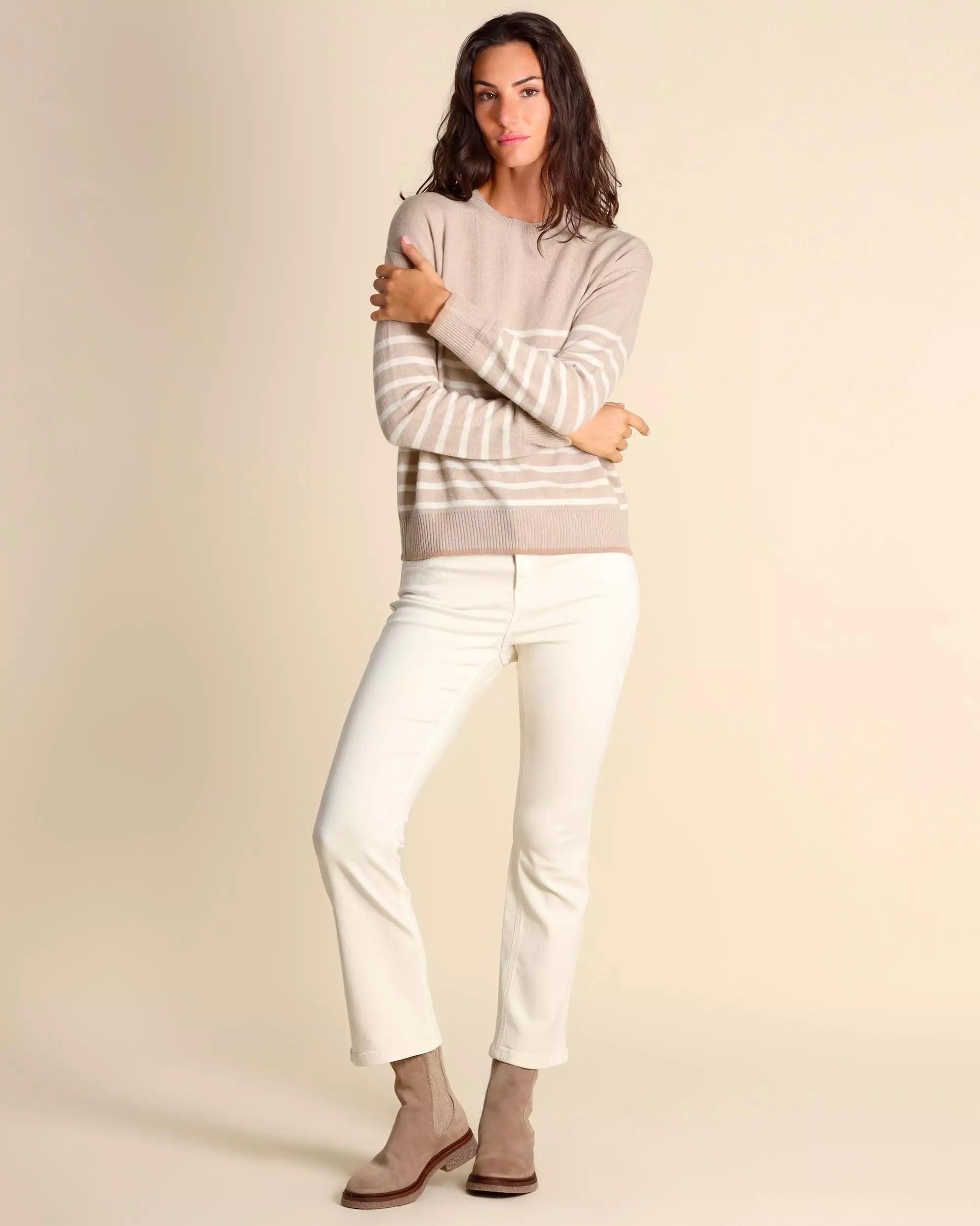 Pantalone "Mode" bianco burro in gabardina stretch con linea flare 