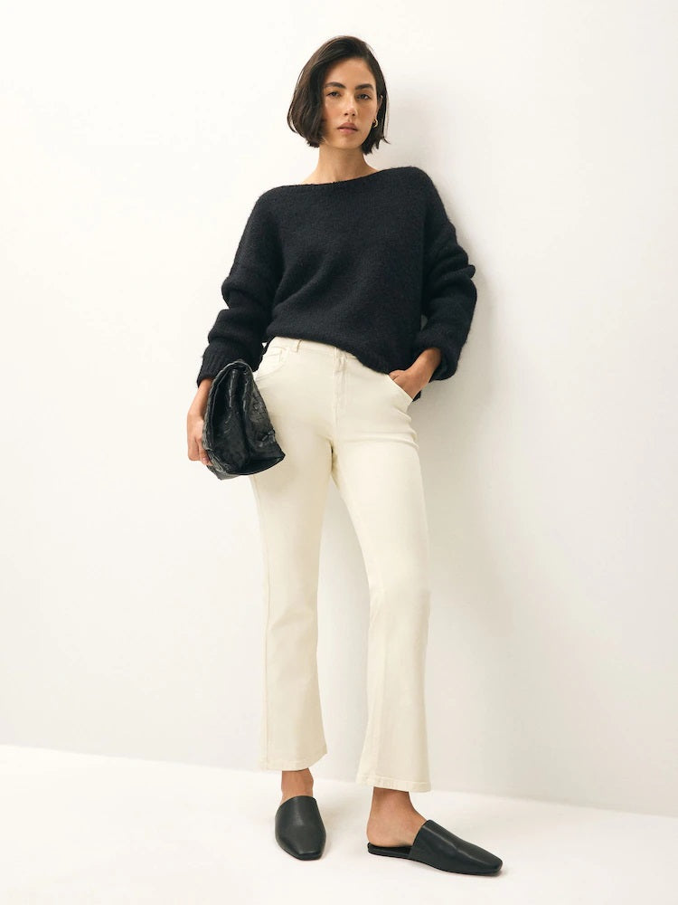 Pantalone "Mode" bianco burro in gabardina stretch con linea flare 